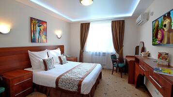 Minibar, in-room safe, desk, laptop workspace