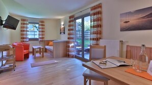 Leilighet, 2 soverom, terrasse (Top 3) | Oppholdsområde | Flatskjerm-TV