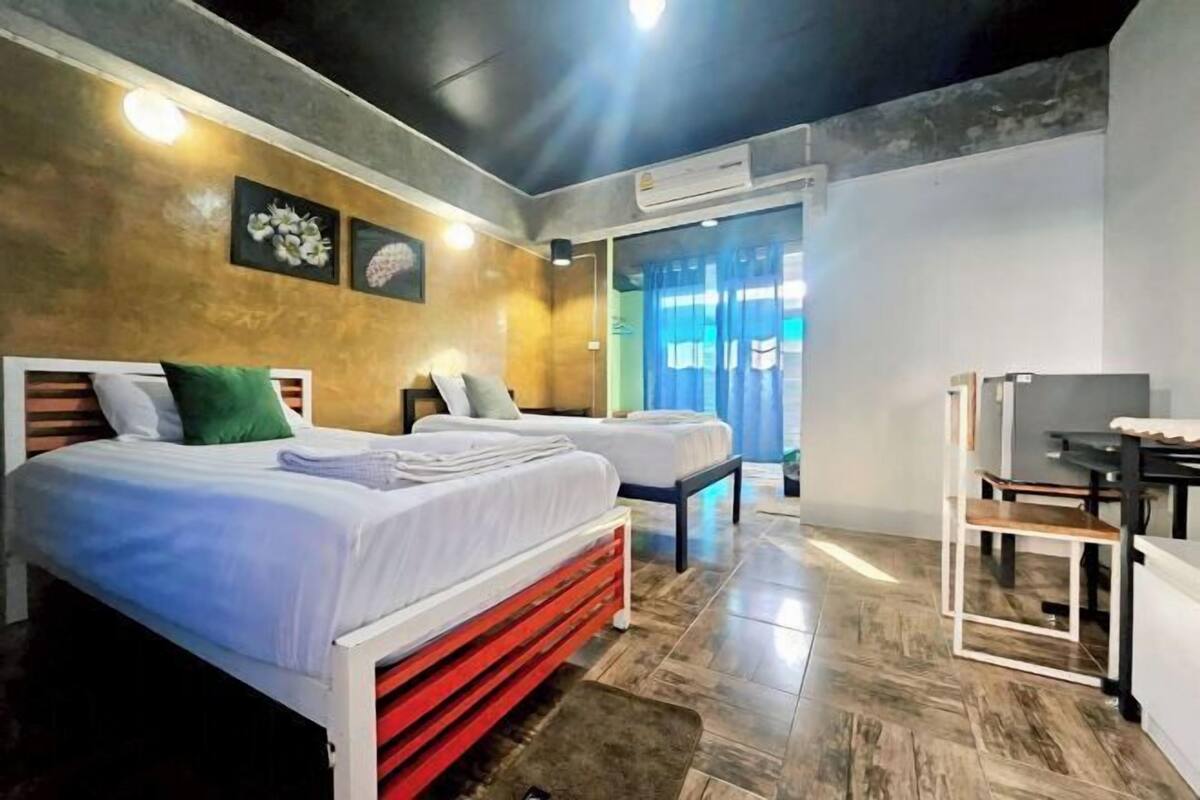 1 bedroom, desk, free WiFi, bed sheets