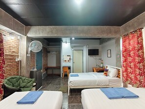 Family Room | Desk, free WiFi, bed sheets - ORA HOUSE (San Kamphaeng)