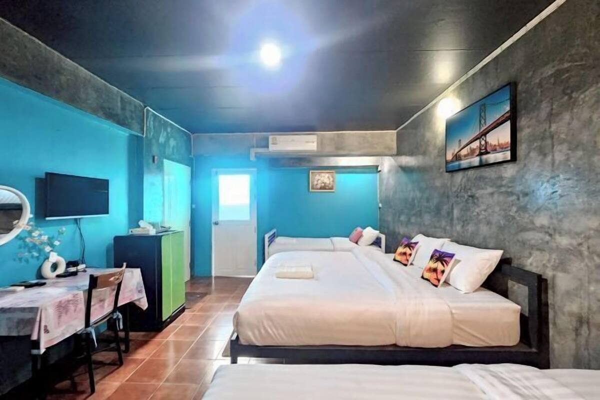 1 bedroom, desk, free WiFi, bed sheets