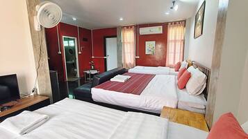 Quarto família | Escrivaninha, Wi-Fi de cortesia, roupa de cama