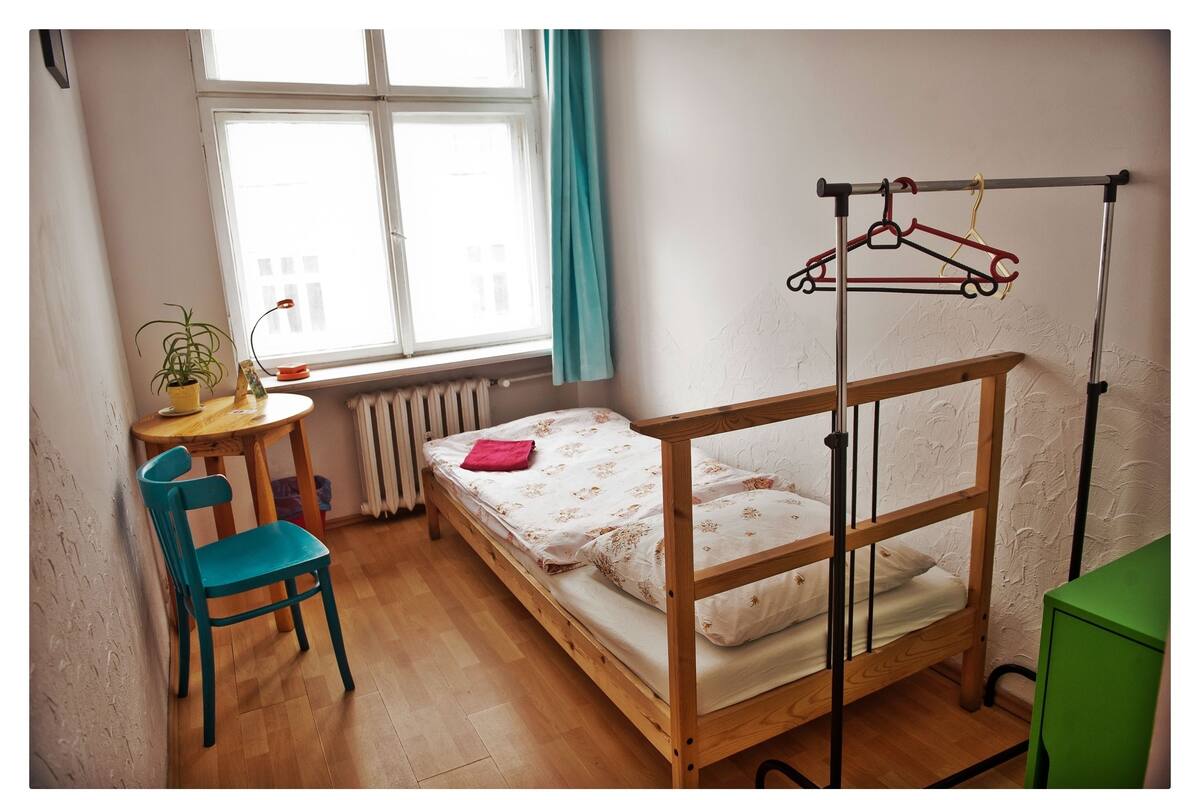 Premium bedding, iron/ironing board, rollaway beds, free WiFi