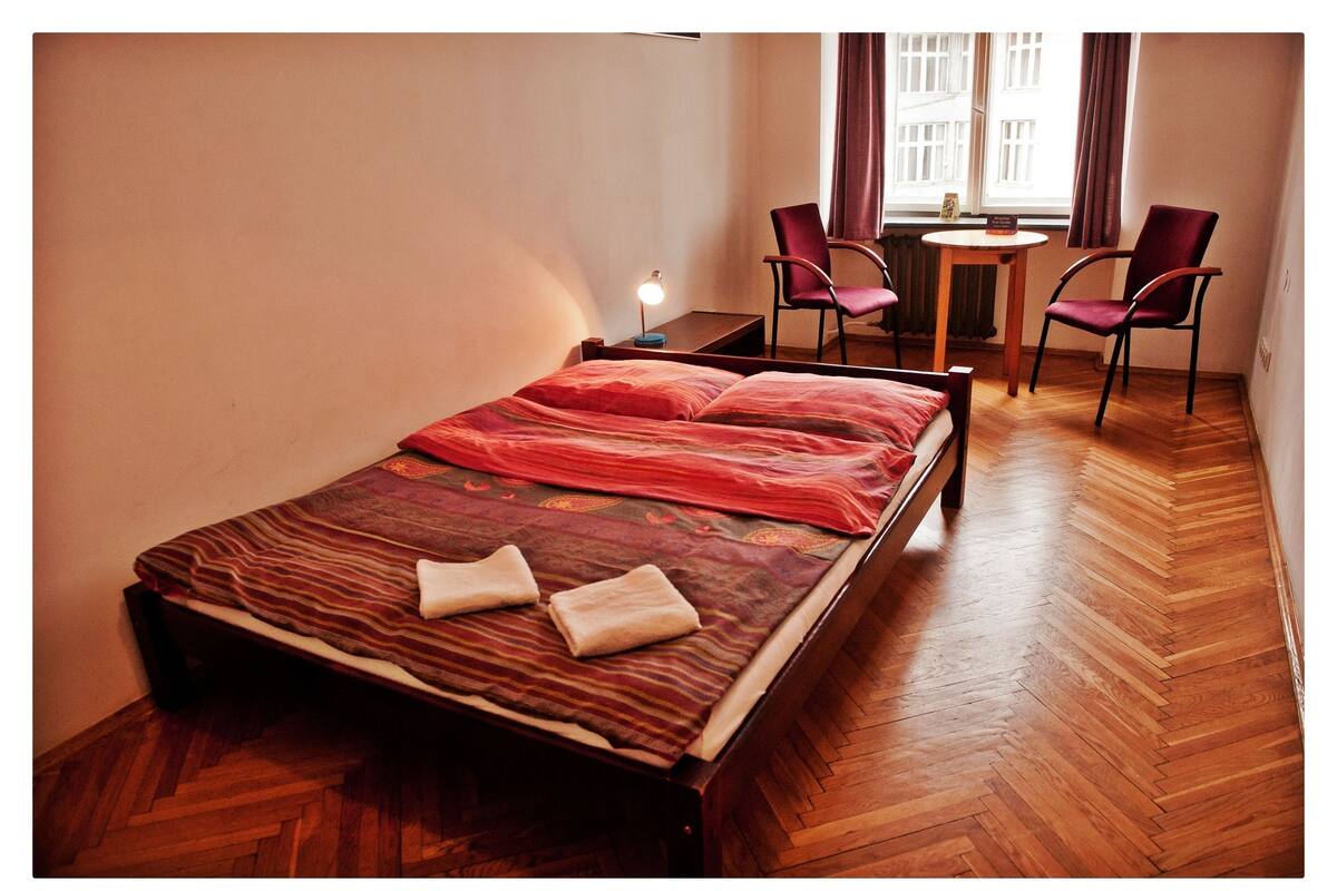 Premium bedding, iron/ironing board, rollaway beds, free WiFi