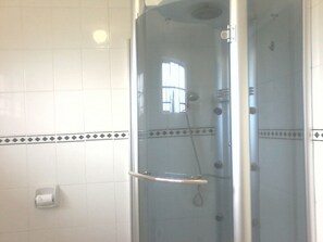 Habitación ejecutiva, vistas al jardín | Ducha del cuarto de baño