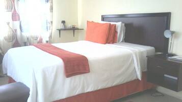 Standard-Doppelzimmer, Gartenblick | Schreibtisch, kostenloses WLAN