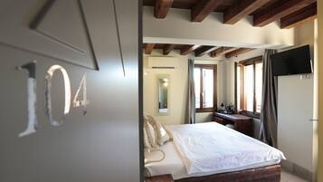 Doppia uso singolo | Biancheria da letto di alta qualità, cassaforte in camera, una scrivania