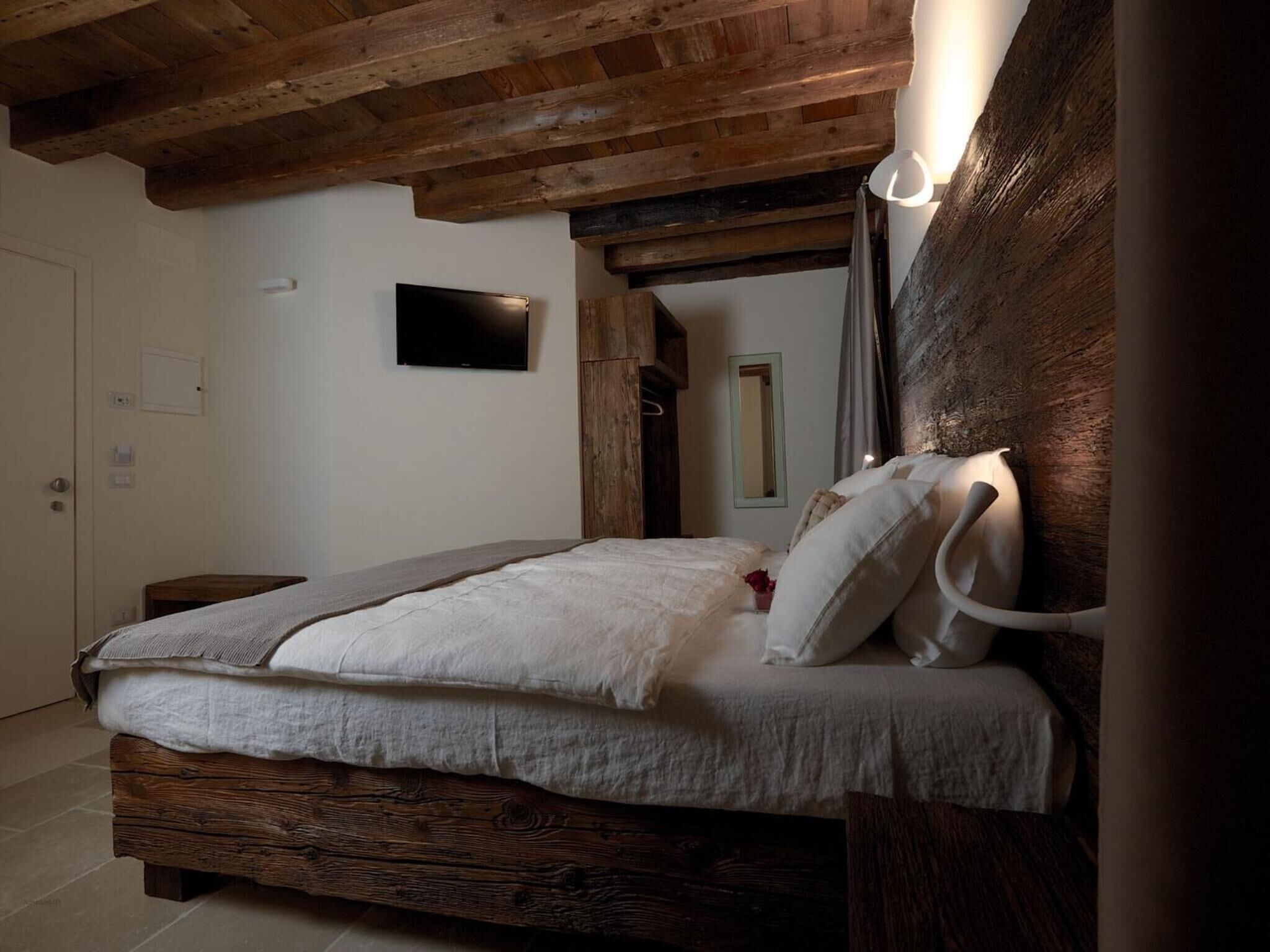 premium bedding, in-room safe, desk, soundproofing