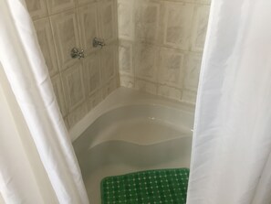 Twin Room, Garden View | In-room safe, desk, free WiFi - The Nest Lodge (Francistown)