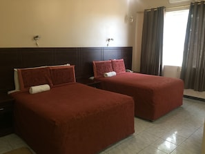 Caja de seguridad en la habitación, escritorio y wifi gratis