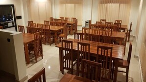 Free breakfast - Luxury Everest Hotel (Trincomalee)