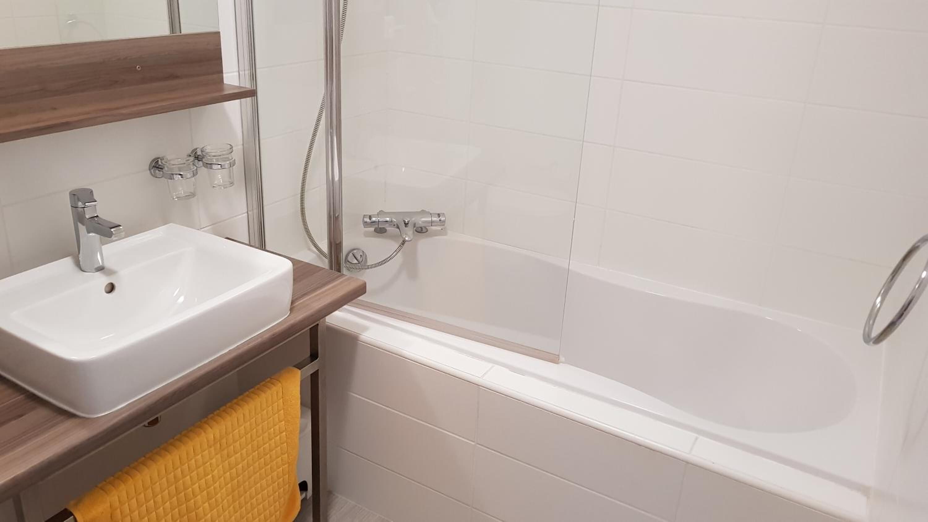 free toiletries, towels