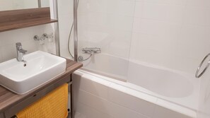 Free toiletries, towels - Auberge de Marville (Marville)
