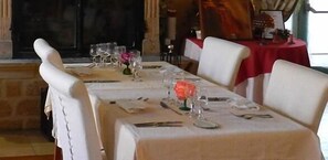 Lunch and dinner served, local cuisine - Auberge de Marville (Marville)