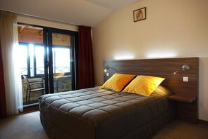 Bureau, chambres insonorisées, lits pliants/supplémentaires