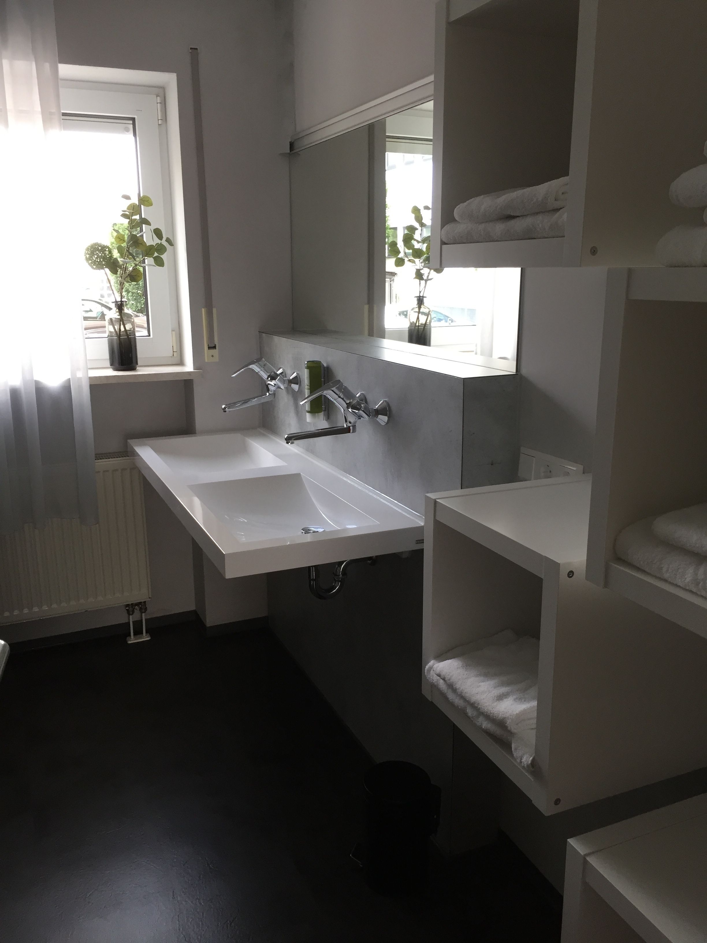 apartment, 3 bedrooms, non smoking | bathroom | shower, free toiletries, hair dryer, towels