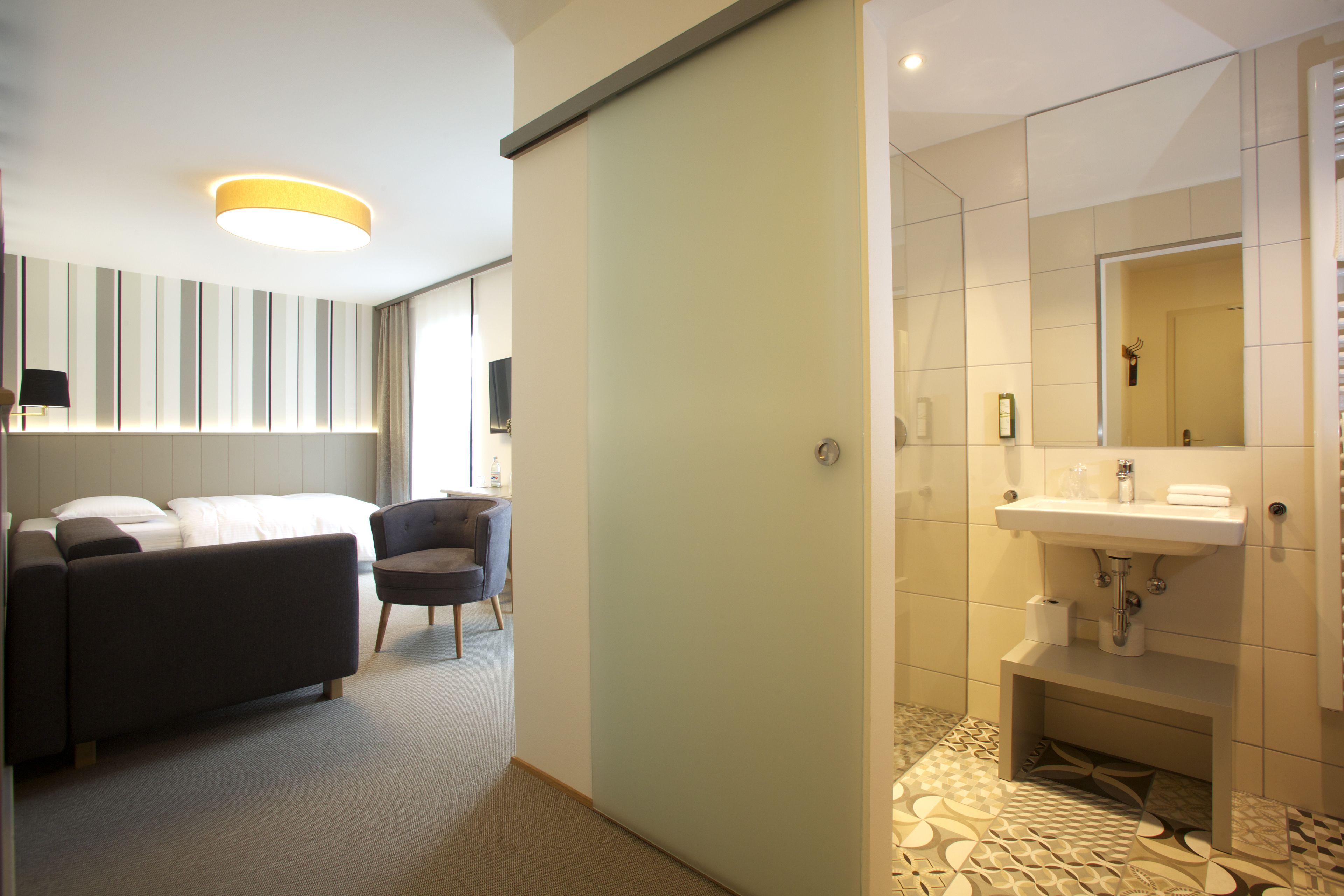 premium single room | premium bedding, in-room safe, desk, blackout curtains