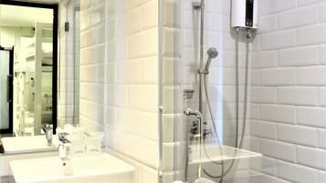 Dormitory (4 bunk beds) | Bathroom | Free toiletries, bidet, towels