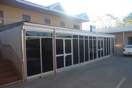 Exterior. City Inn Lodge
