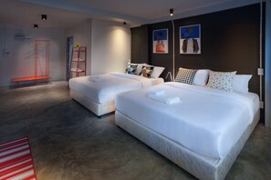 Deluxe 2 Queen Beds with Balcony | Free WiFi - W1A Jomtien (Pattaya)