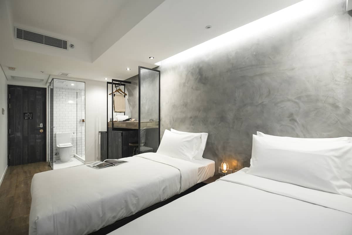 Premium bedding, down comforters, pillowtop beds, in-room safe