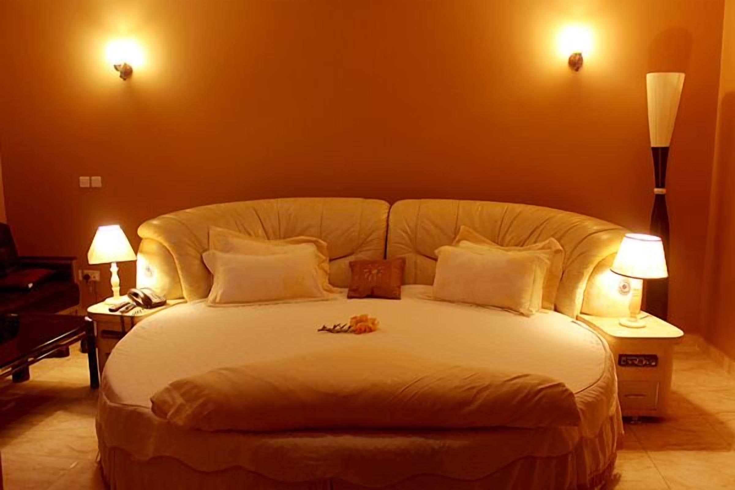 premium bedding, desk, soundproofing, free wifi