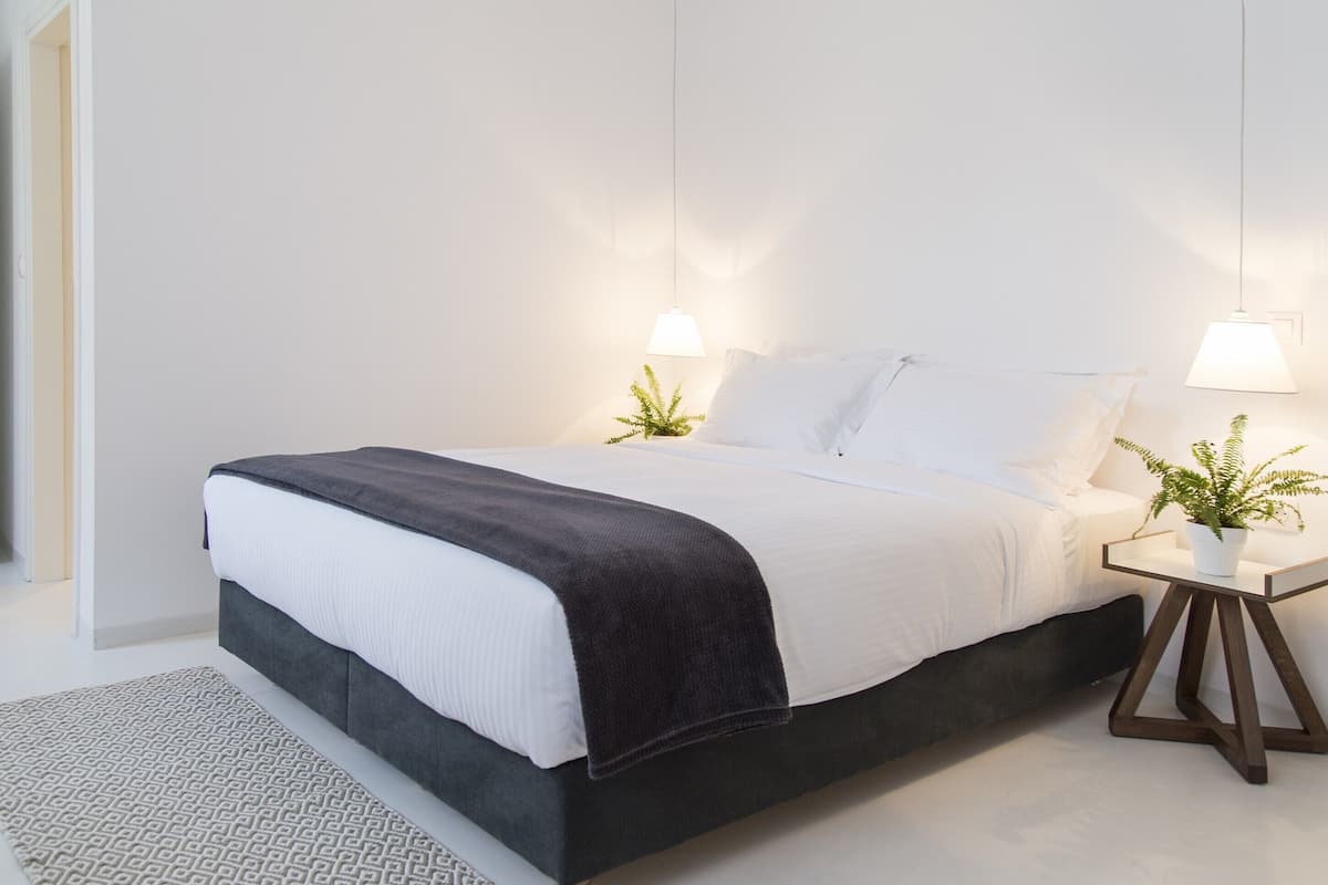 In-room safe, free WiFi, bed sheets