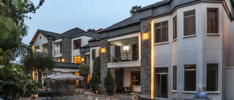 Kolam renang outdoor