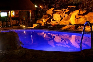 Outdoor pool - Elevate Suites (Kigali)