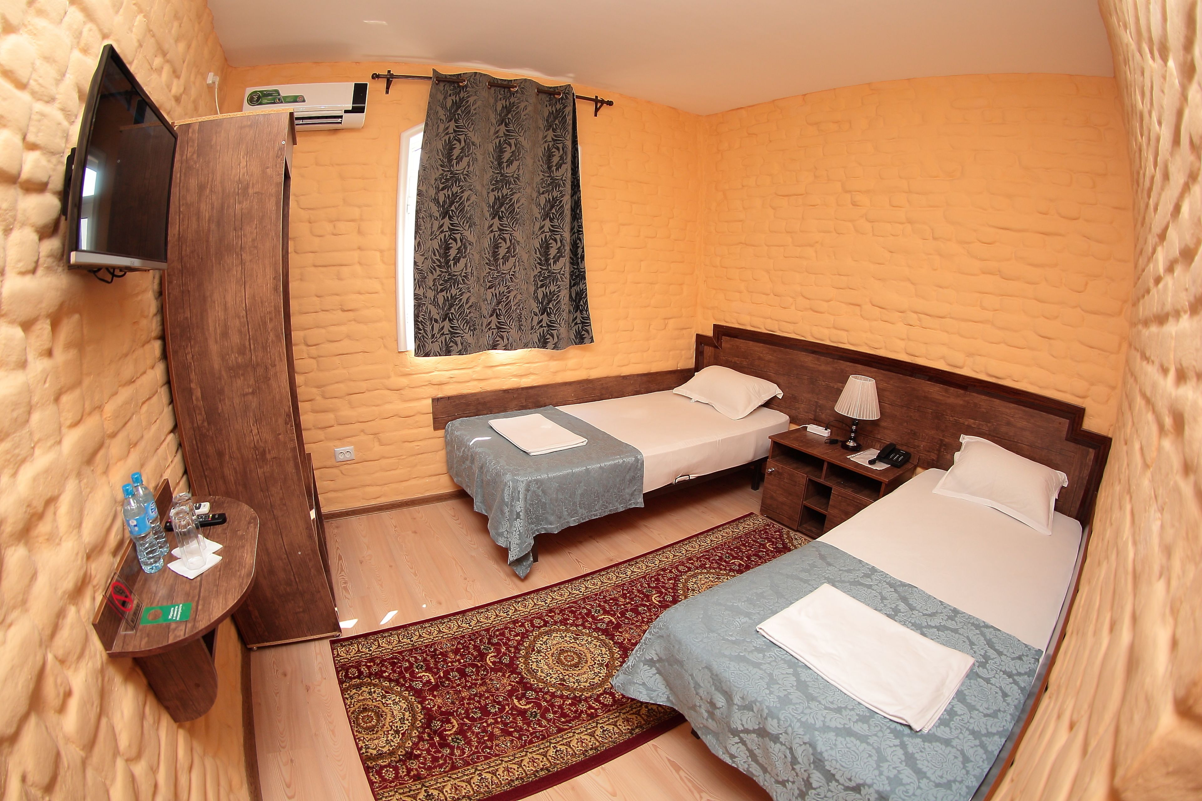 standard twin room | 1 bedroom, desk, laptop workspace, soundproofing