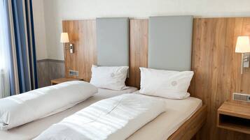 Comfort-Doppelzimmer | Schreibtisch, VerdunkelungsvorhÀnge, schallisolierte Zimmer, BettwÀsche