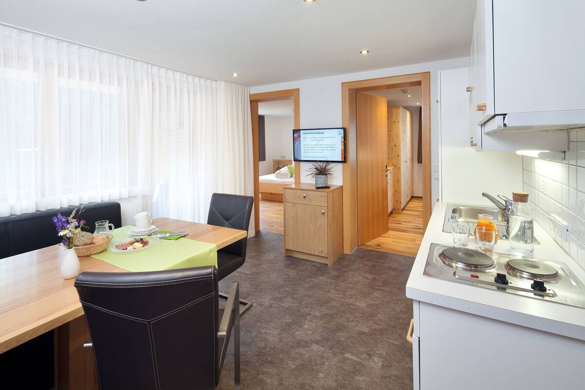 Comfort Apartment, 2 Bedrooms (3) | Living area | Flat-screen TV