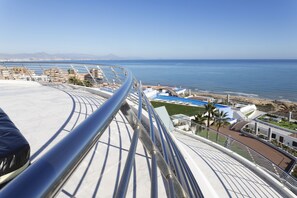 Departamento, 3 habitaciones, vista al mar | Tabla de planchar con plancha y cunas 