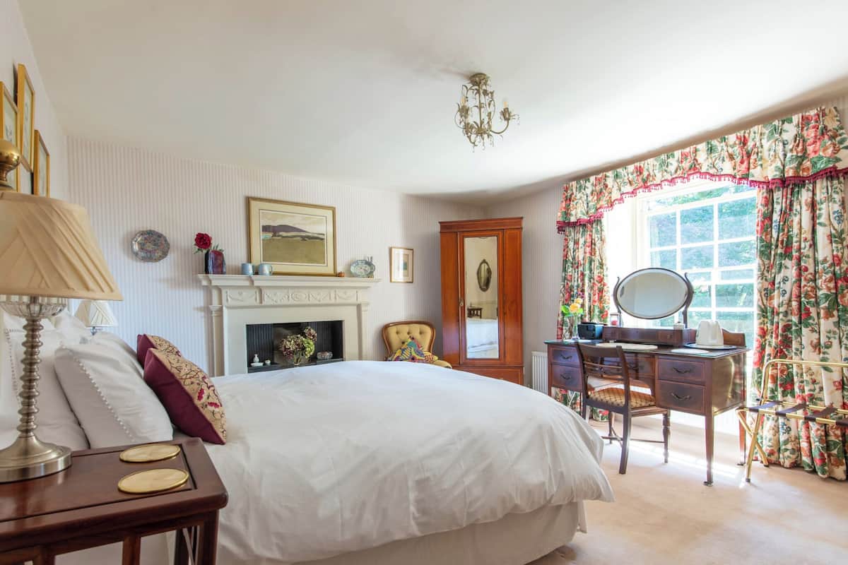 Luxury Room, Ensuite (King Bed, Church View)