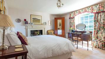 Luxury Room, Ensuite (King Bed, Church View)