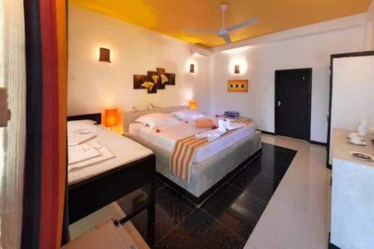 deluxe triple room | minibar, in-room safe, desk, free wifi