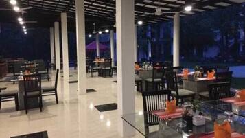 Breakfast, lunch, dinner served; international cuisine