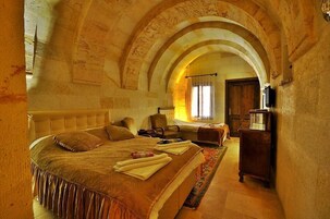 Ropa de cama de alta calidad y minibar 