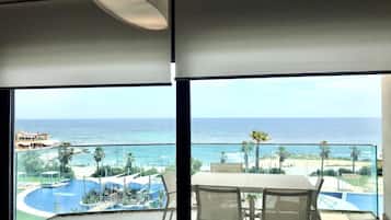 Apartamento, 3 habitaciones, terraza, vistas al mar | Terraza o patio
