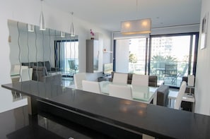 Apartment, 2 Bedrooms, Terrace, Sea View | Dining room
