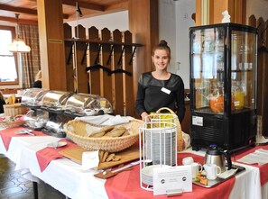 Tägliches Frühstücksbuffet gegen Gebühr