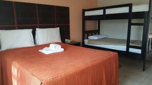 패밀리룸, 정원 전망 | 객실 내 금고, 책상, 무료 WiFi