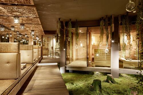 Sauna, Dampfbad, Sportmassagen, Reflexologie, Massageanwendungen