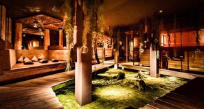 Sauna, Dampfbad, Sportmassagen, Reflexologie, Massageanwendungen