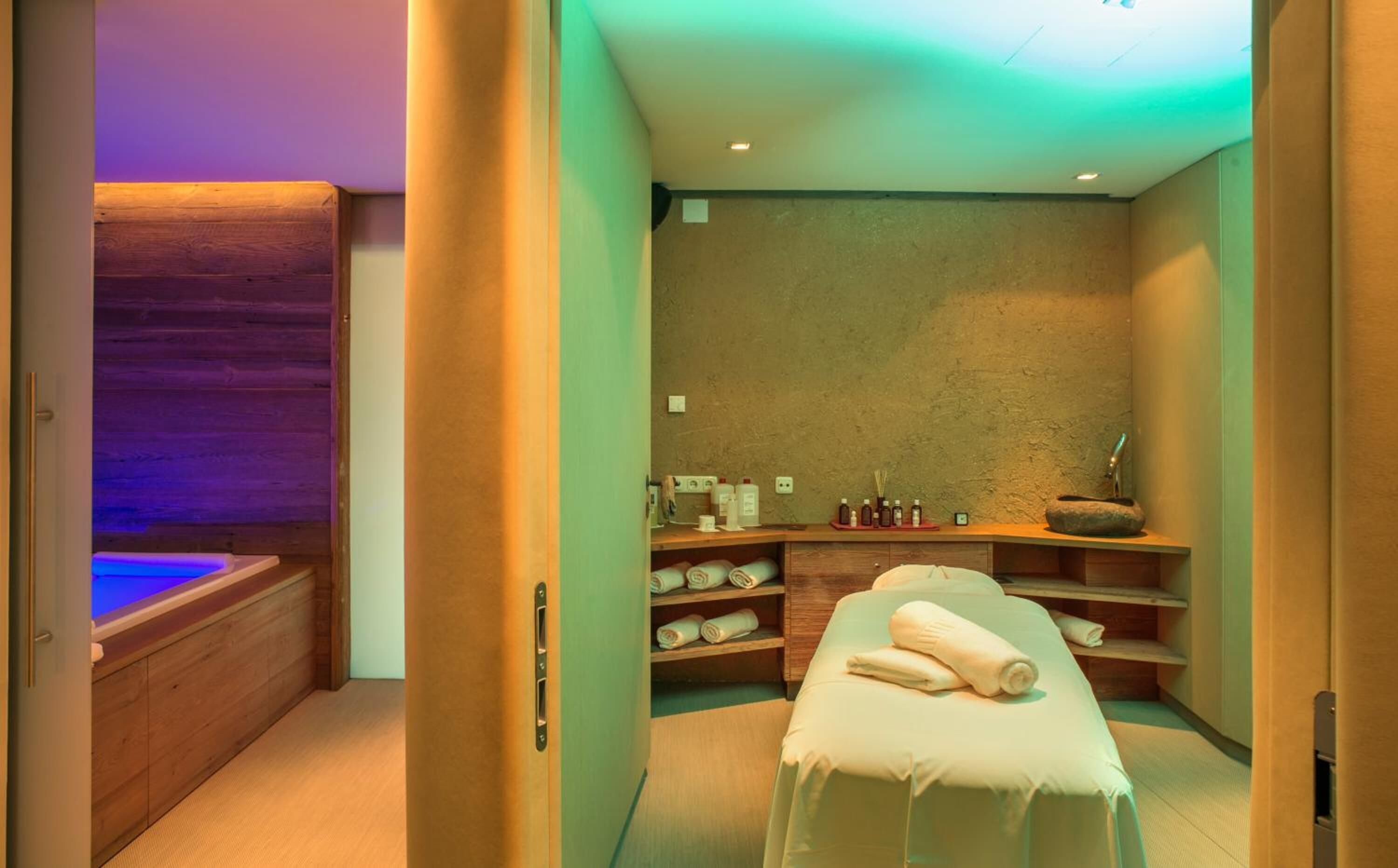 sauna, steam room, sports massages, reflexology, massages