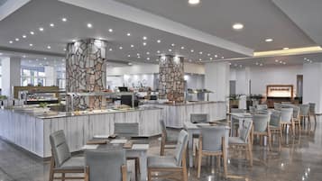 4 restaurants, breakfast, lunch, dinner served; international cuisine