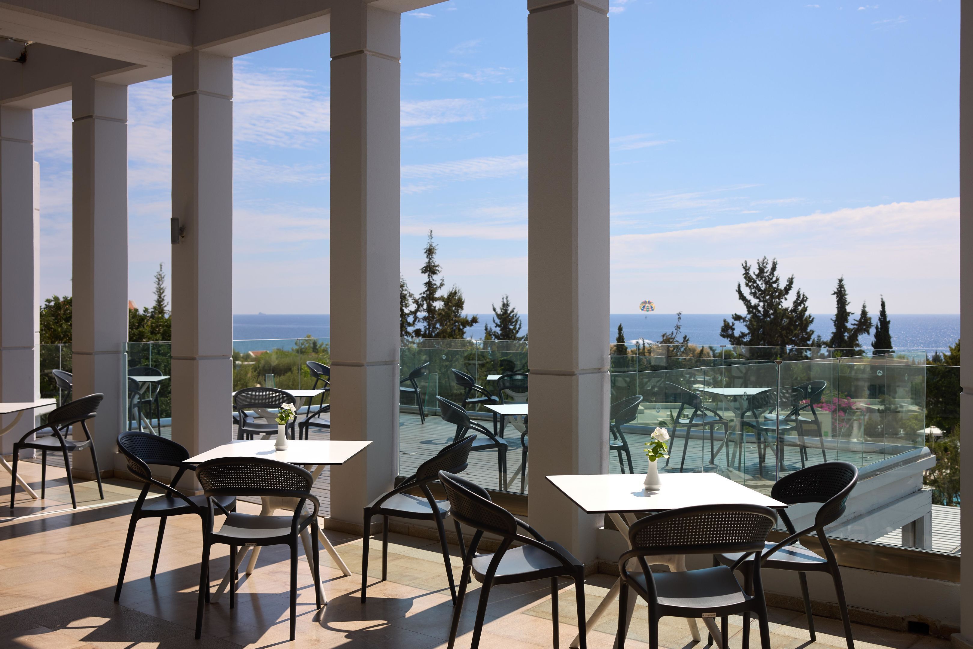 4 restaurants, breakfast, lunch, dinner served; international cuisine