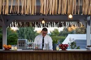 5 bars/lounges, 3 poolside bars, beach bar - “Kiotari Miraluna Beach Resort” (Rhodes)