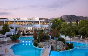 5 outdoor pools, pool umbrellas, pool loungers