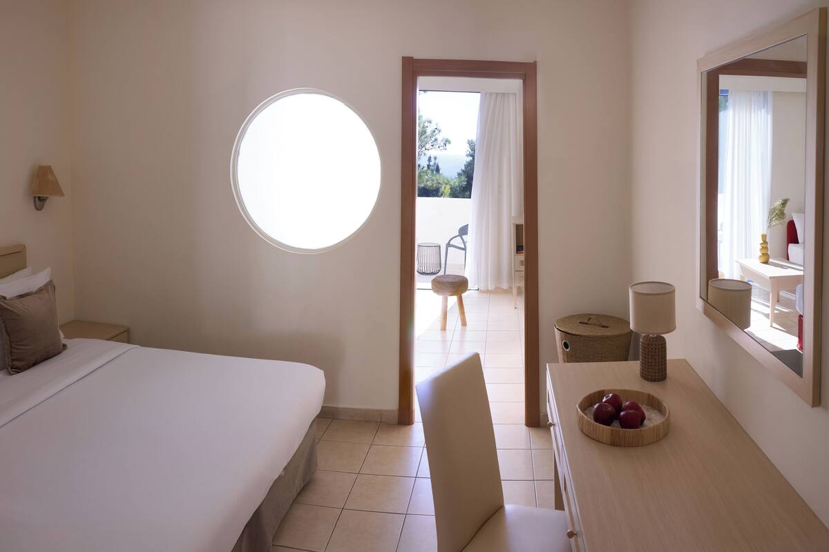 Family Room, Garden View